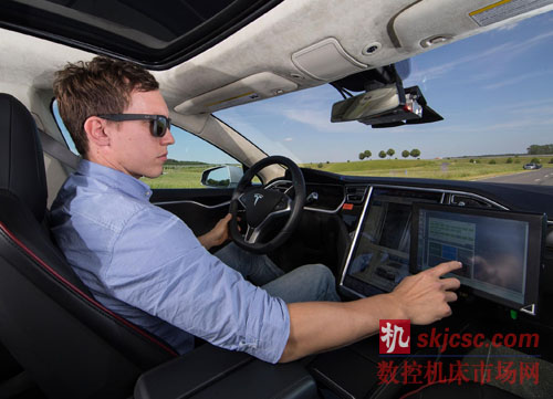 博世高度自動駕駛技術在特斯拉Model S車型上做實體演示